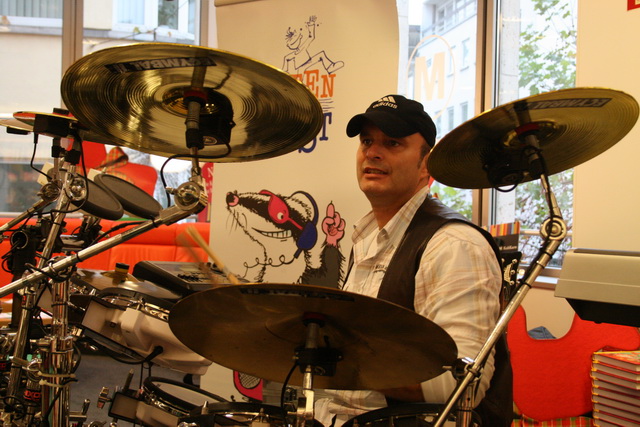 gal/2010/2010 Saitentwist Mayersche 13.11. Tierisches/2010 Saitentwist Mayersche 13.11. 075.jpg